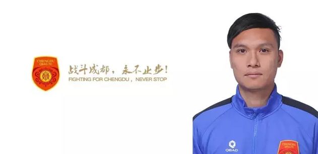 王雨纯露臀